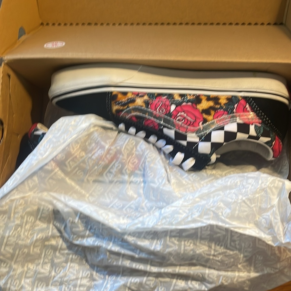 Like NEW!! Old Skool Tiger Floral Vans